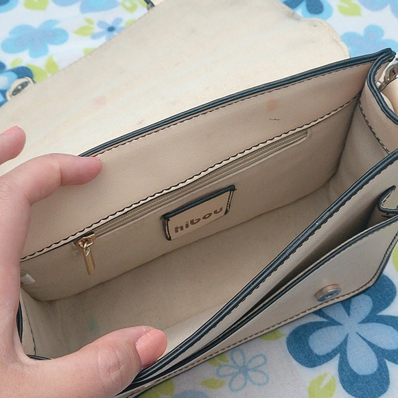 🏷️2/$15 Hibou Crossbody Bag - Picture 3 of 4